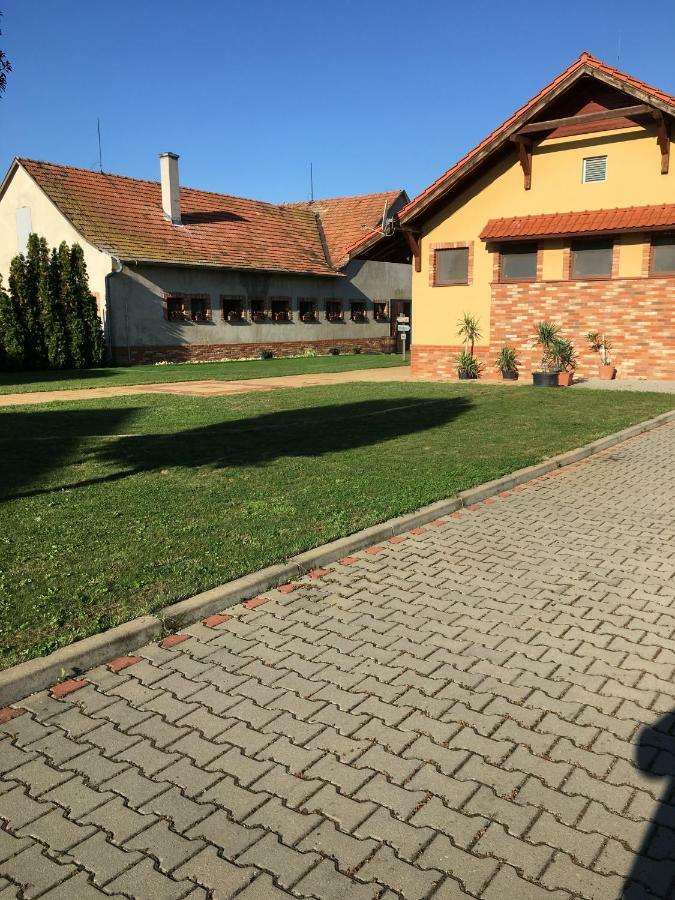 Penzion Petrov Grunt Kosuty Exterior photo